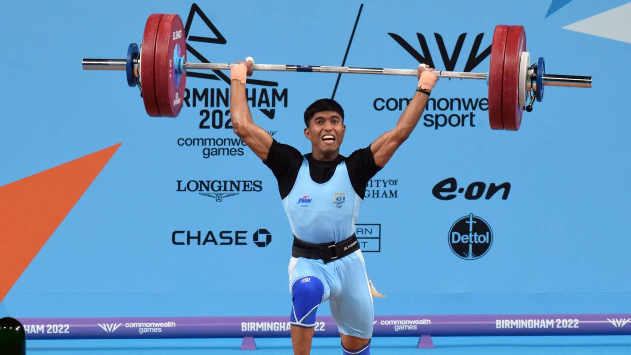 Silver medal won by Sanket Sargar in weightlifting commonwealth games 2022 birmingham