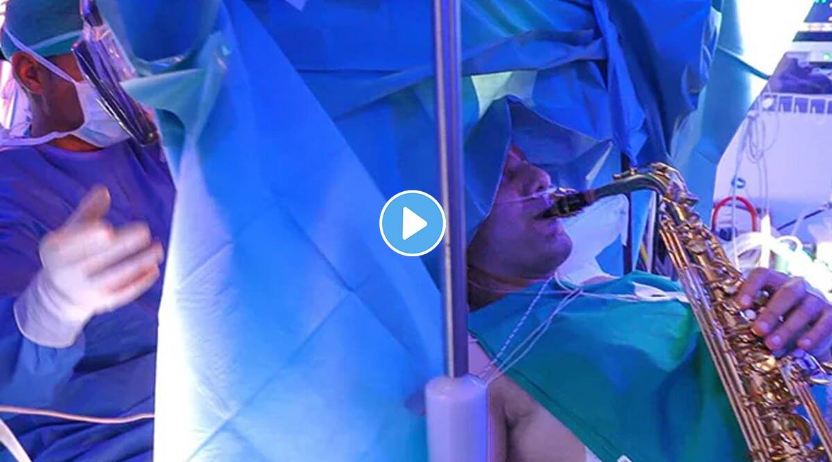 Video: तब्बल ९ तासांच्या मेंदूच्या शस्त्रक्रियेदरम्यान रुग्णाने वाजवला सेक्सोफोन; प्रतिक्रिया देत म्हणाला, “यामुळे मला खूप…”